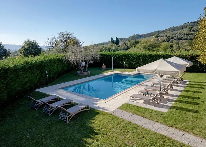 Villa In Tuscany With Private Pool & Views