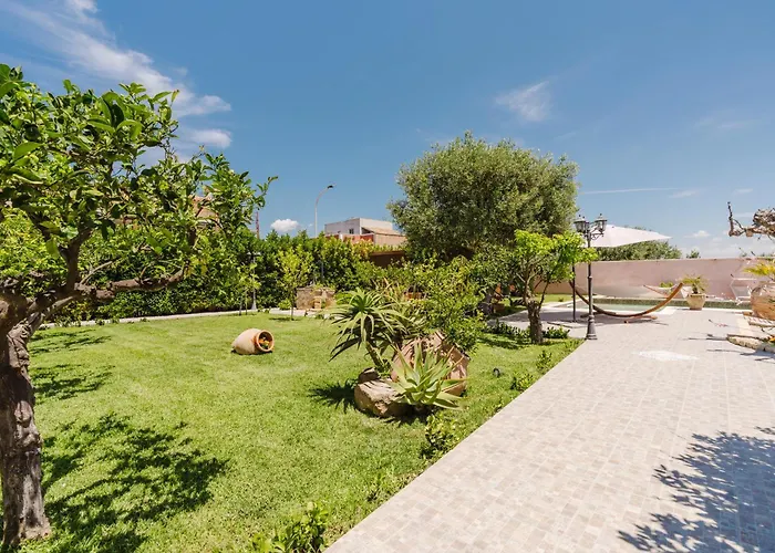 Le Giarre - Villa Con Piscina