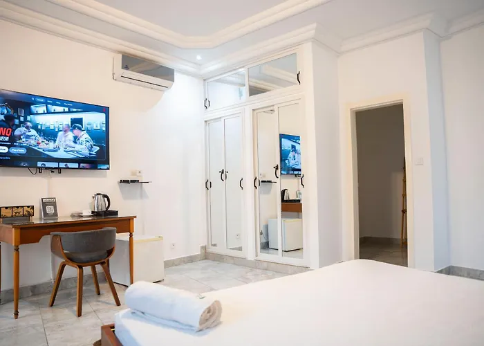 Francesca Guest House