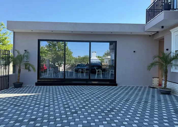Maison Apartments