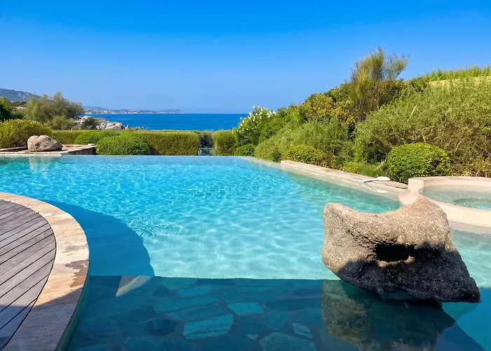 Villa panoramique avec vue mer et montagne à Corbara