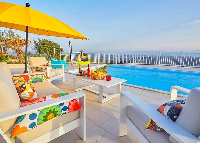 Luxurious Villa in Favara + Pool
