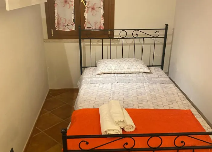 Villa Alicudi - con piscina privata a pochi passi dal mare