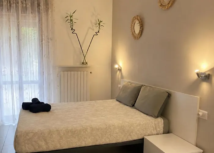 Private Room With Ensuite In Front Of Saronno Station