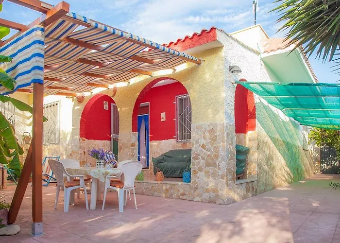 Villa Maepa a 30 mt dalla spiaggia Specchiarica di San Pietro in Bevagna