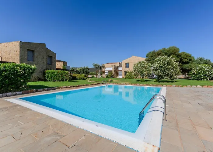 Golden Stone Villa: Pool Relax