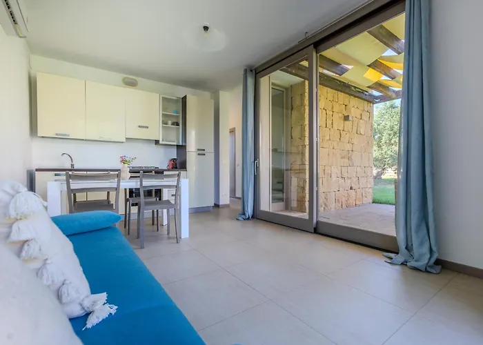 Golden Stone Villa: Pool Relax