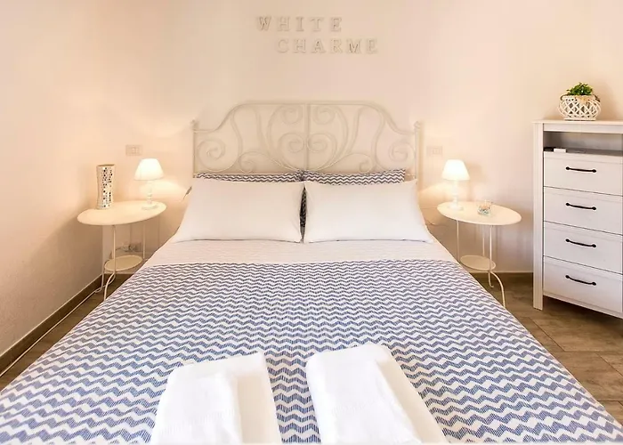 White Charme Rooms -Self Check In-